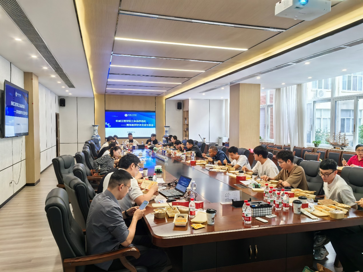 银河娱乐城开展青年教师学术交流午餐会