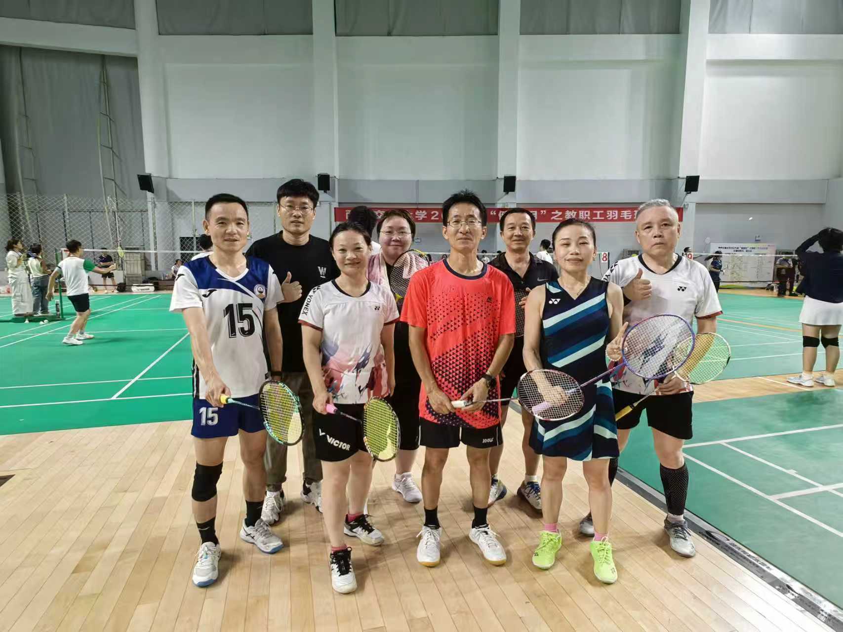挥拍逐梦展风采 团结协作创佳绩——银河娱乐城教职工代表队在校羽毛球比赛中荣获第四名